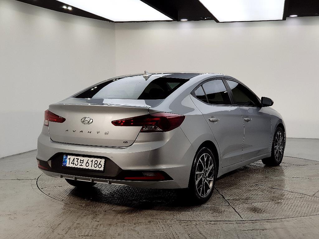 HYUNDAI Avante - Vista 4