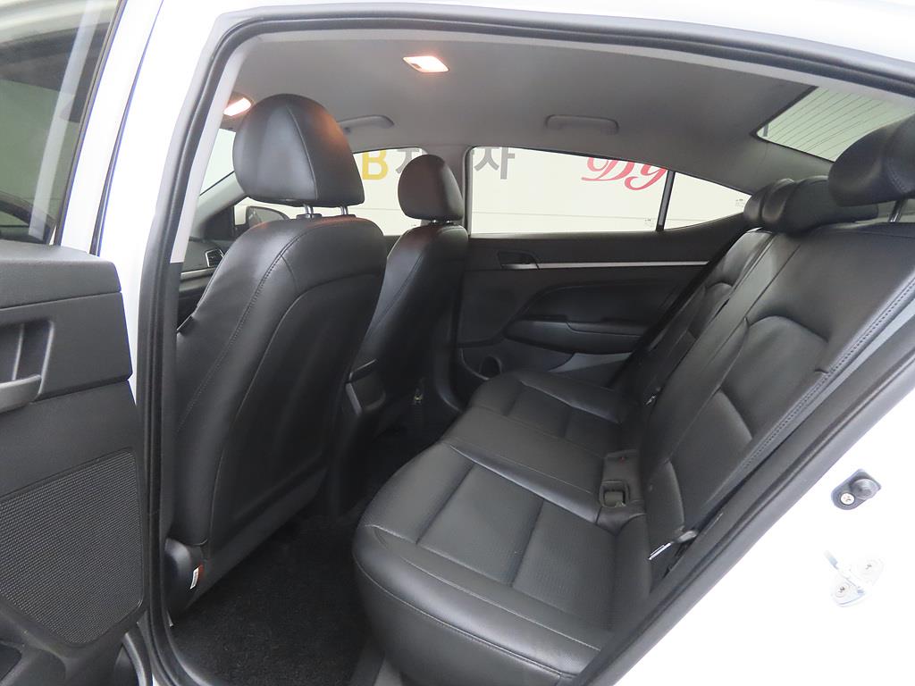 HYUNDAI Avante - Vista 6