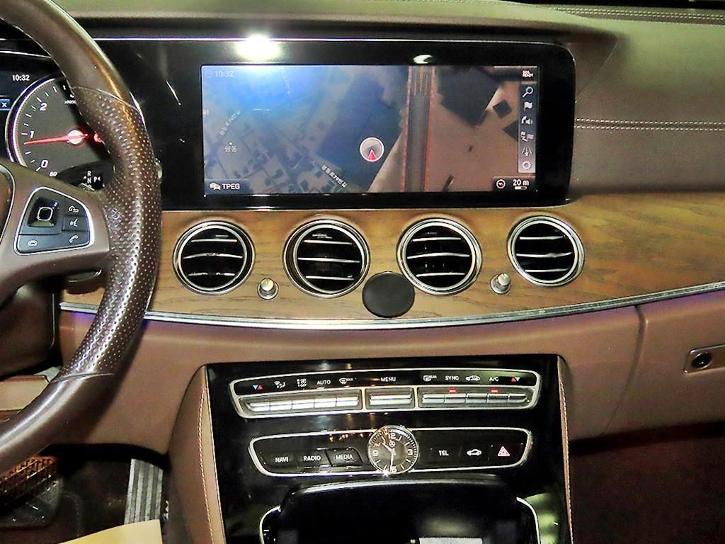 Mercedes Benz E class - Vista 11