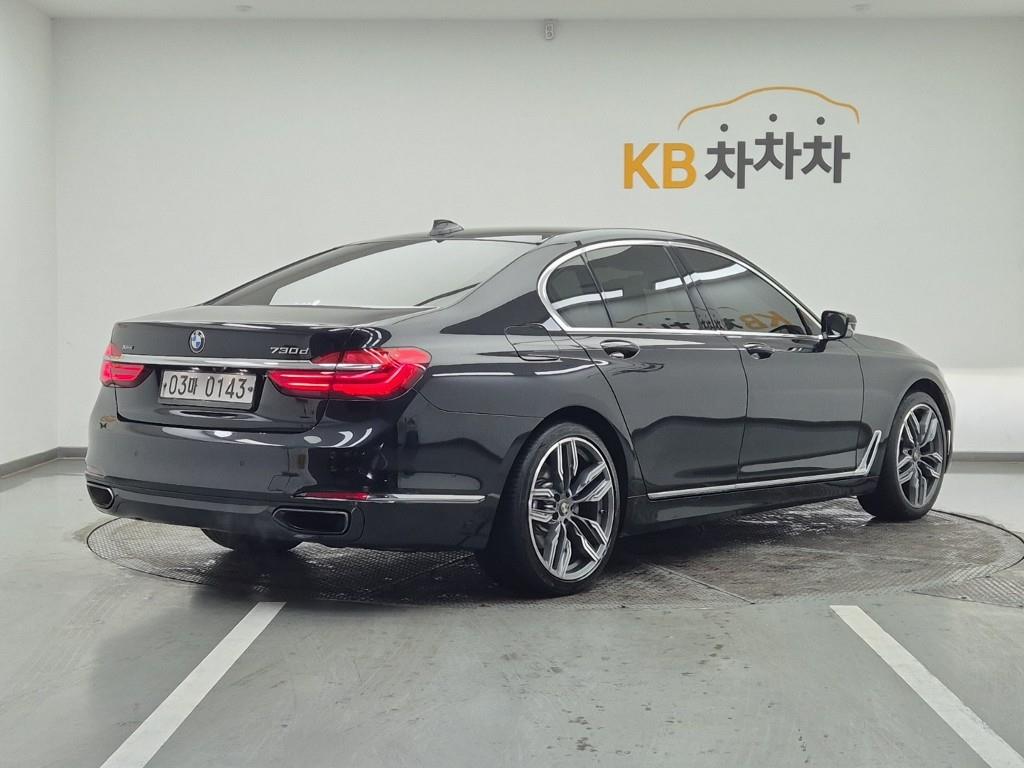 BMW 7 Series - Vista 4