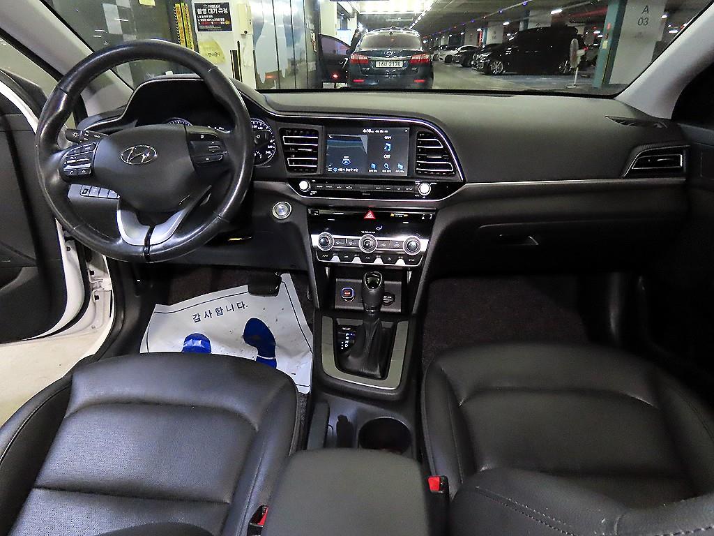 HYUNDAI Avante - Vista 10