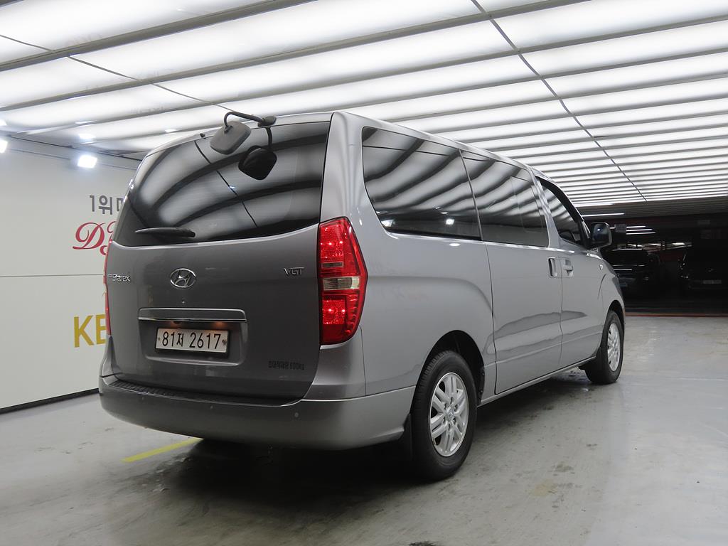 HYUNDAI Starex - Vista 4