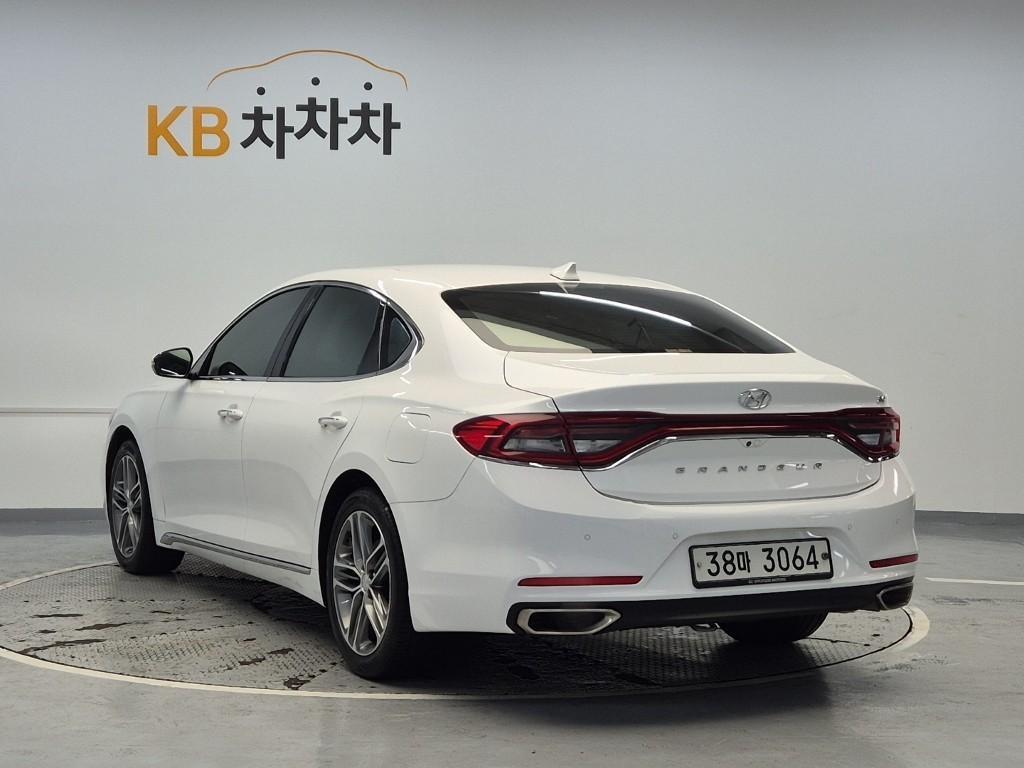 HYUNDAI Grandeur - Vista 2