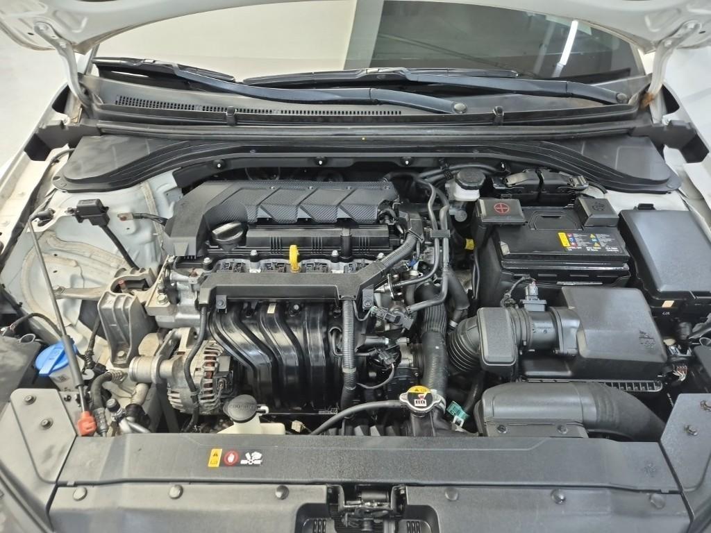 HYUNDAI Avante - Vista 5