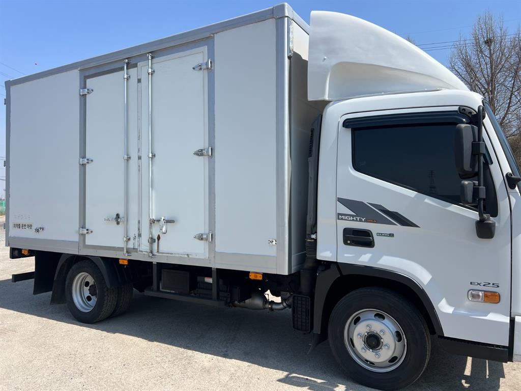 medium and large cargo truck - Vista 9