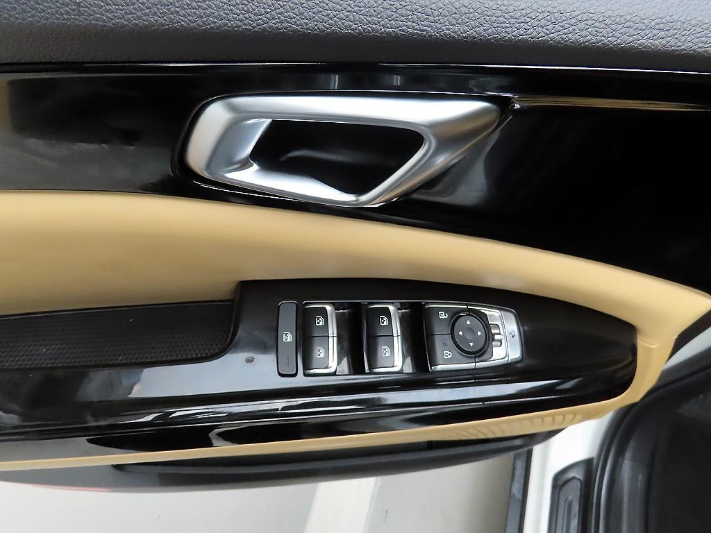 KIA Carnival - Vista 11