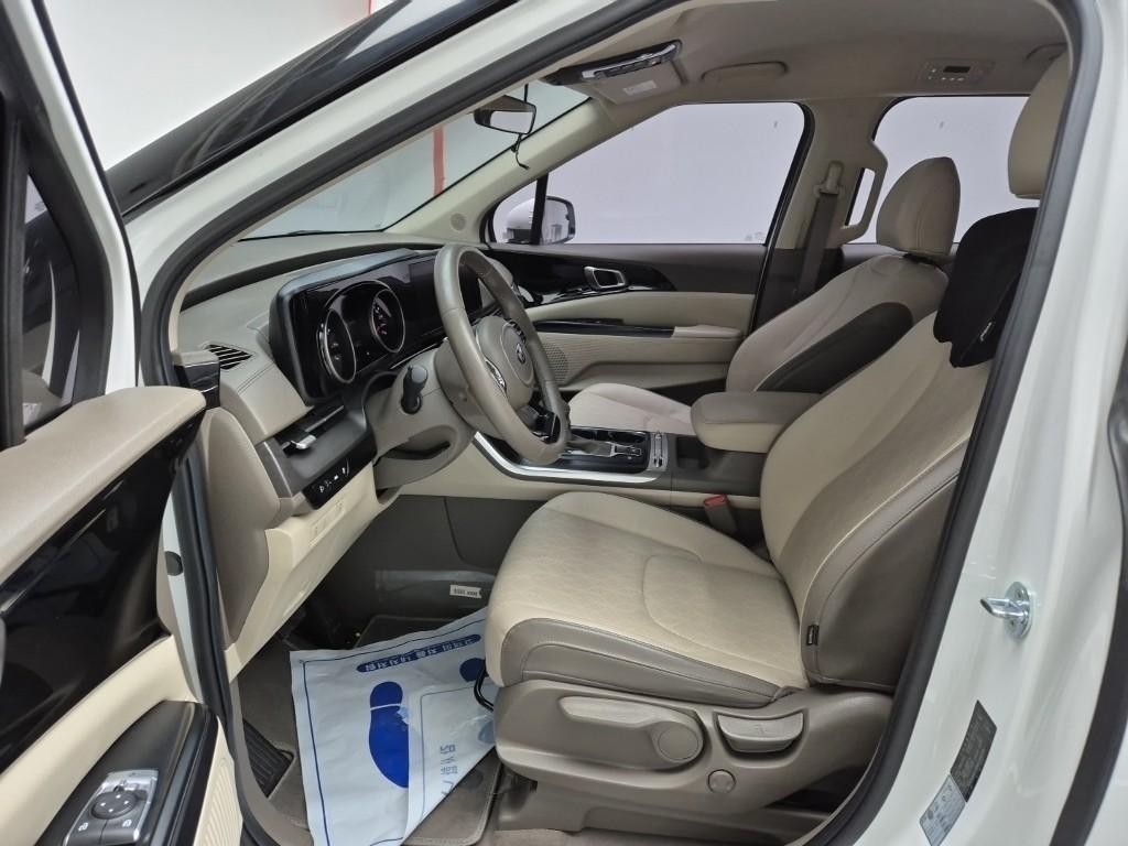 KIA Carnival - Vista 8