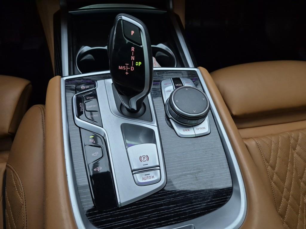 BMW 7 Series - Vista 8