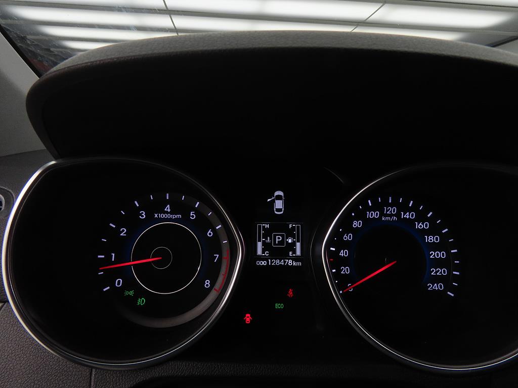 HYUNDAI Avante - Vista 10