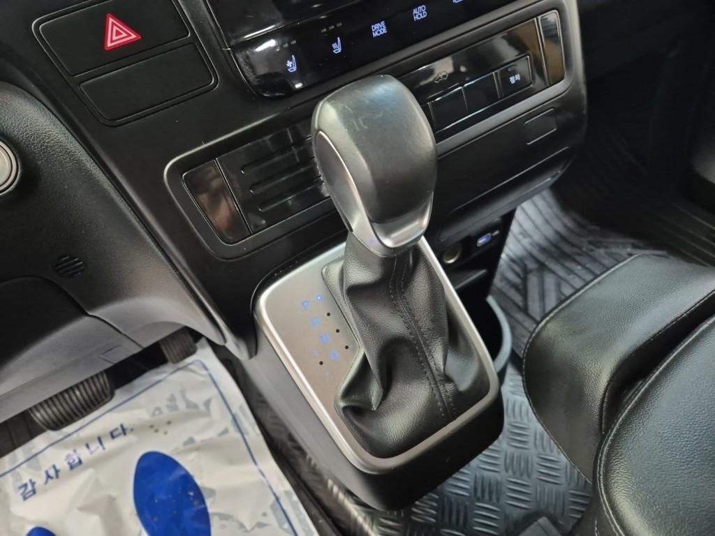 HYUNDAI Staria - Vista 12