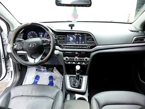 HYUNDAI Avante - Vista 10