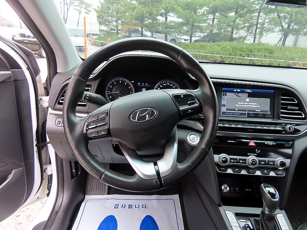 HYUNDAI Avante - Vista 8