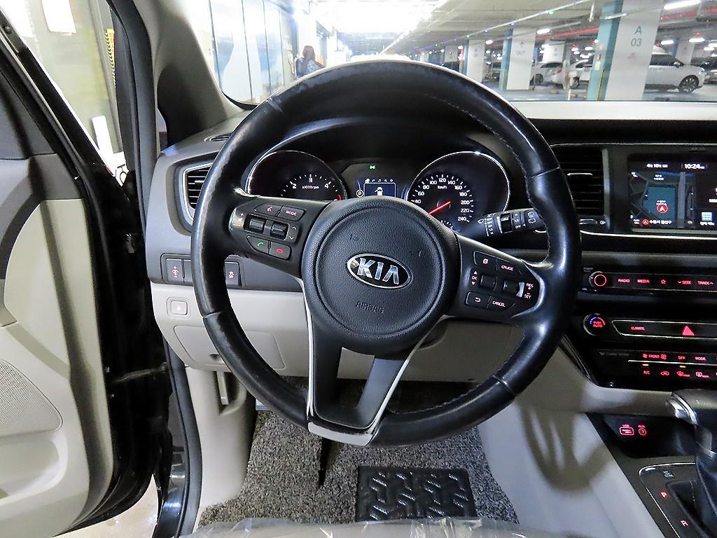 KIA Carnival - Vista 9