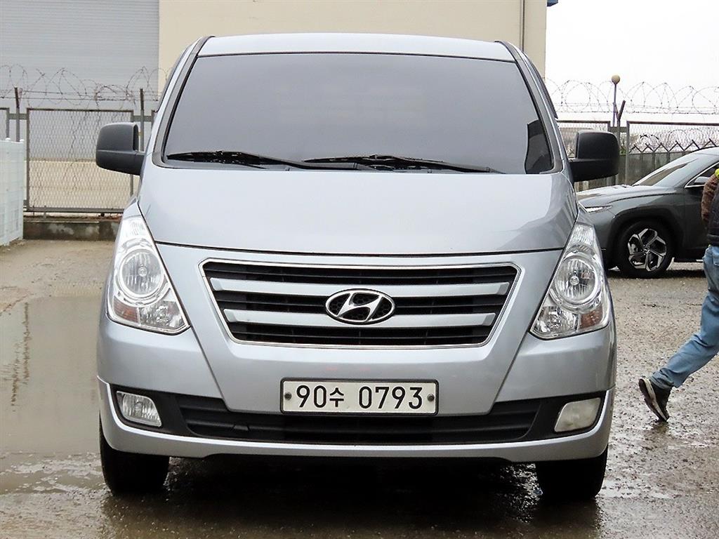 HYUNDAI Starex 2017 Gris - Importación desde Corea - HF Imports Iquique - Foto 1