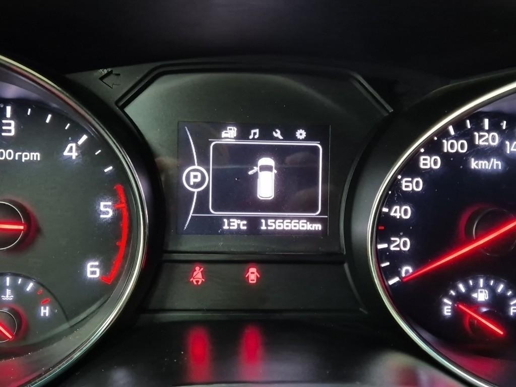 KIA Carnival - Vista 6