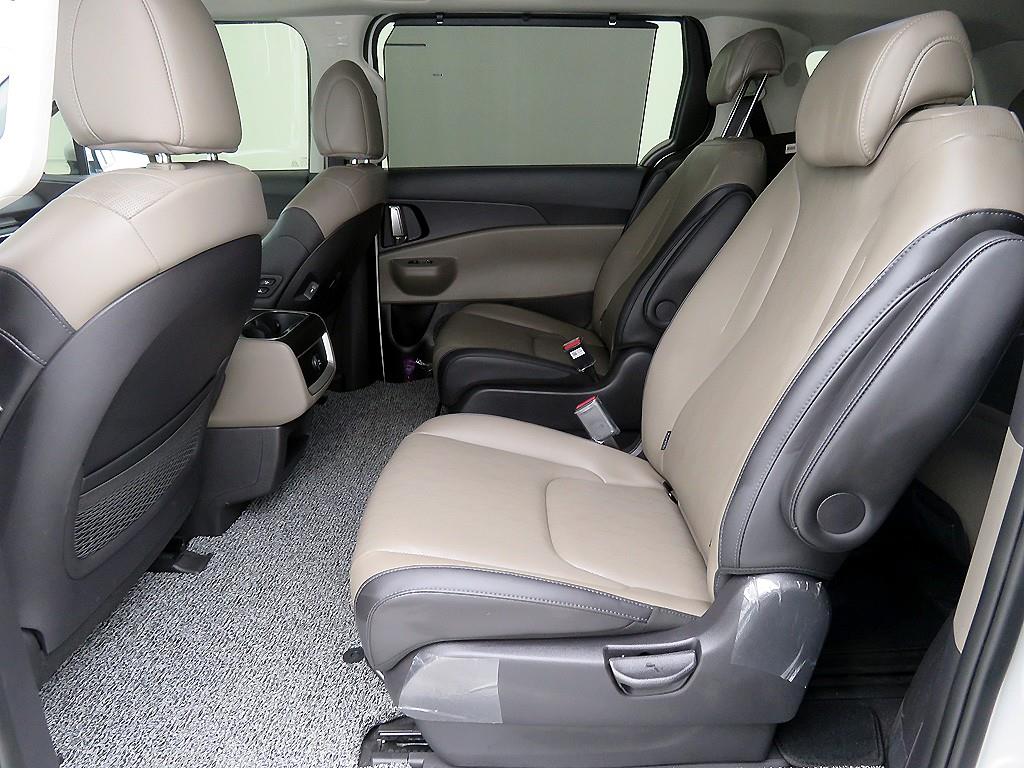 KIA Carnival - Vista 8