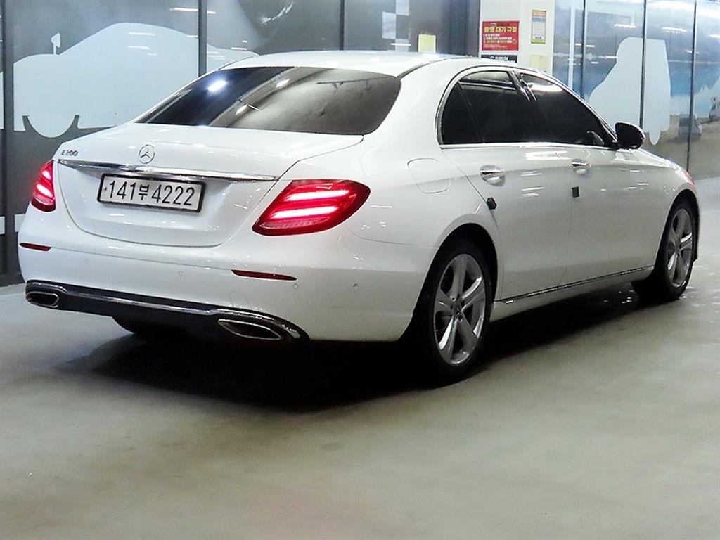 Mercedes Benz E class - Vista 4