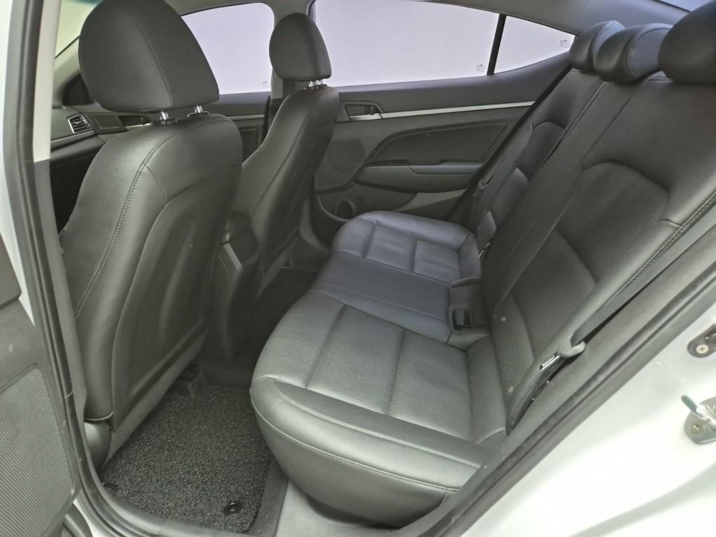 HYUNDAI Avante - Vista 12