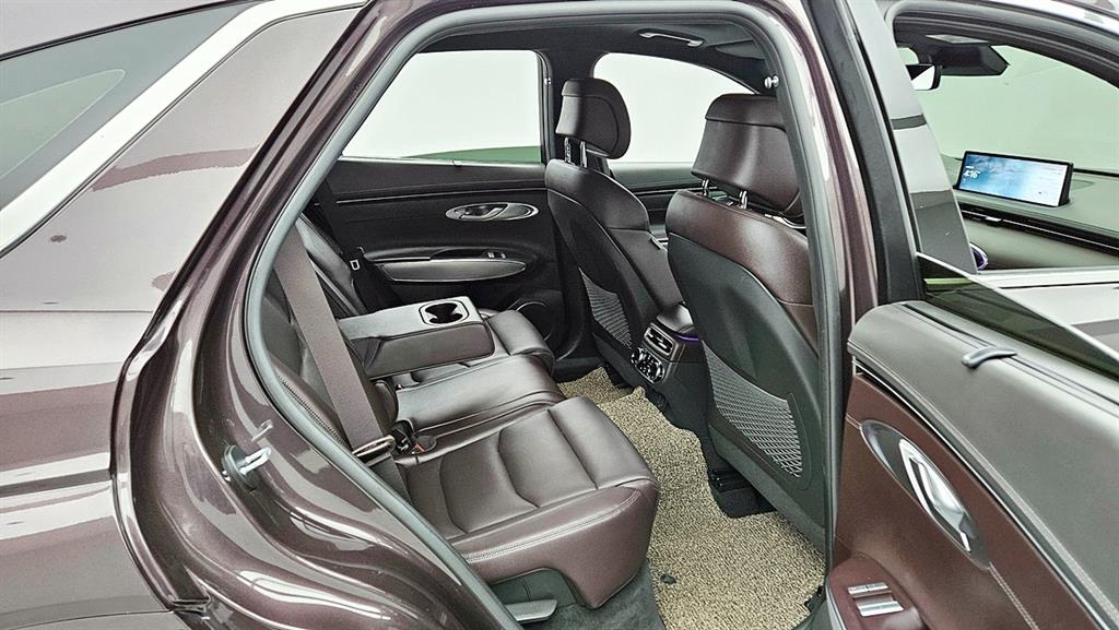 Genesis GV70 - Vista 9