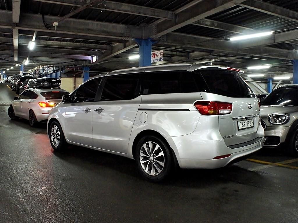 KIA Carnival - Vista 7