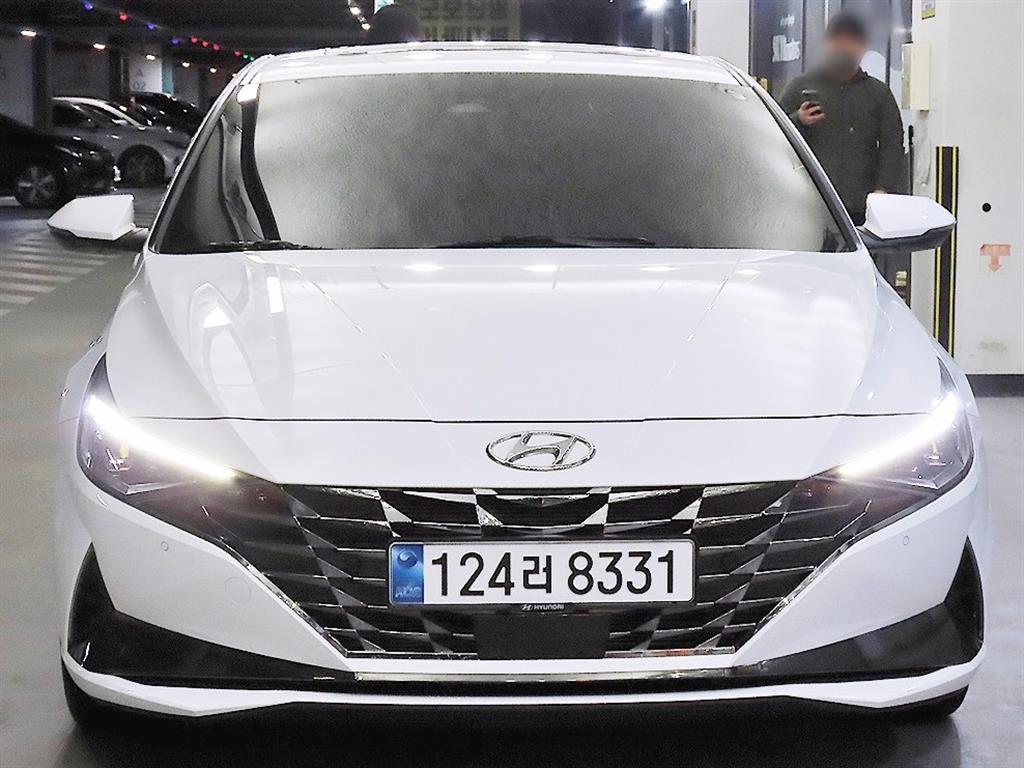 HYUNDAI Avante - Vista 2