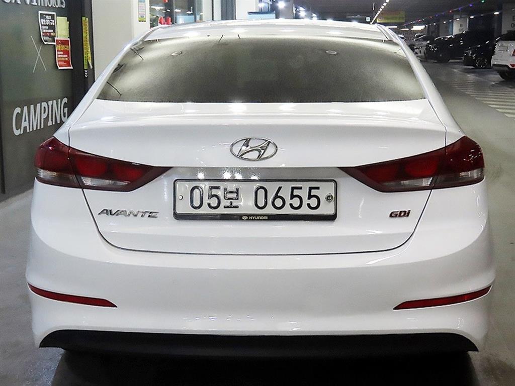 HYUNDAI Avante - Vista 5