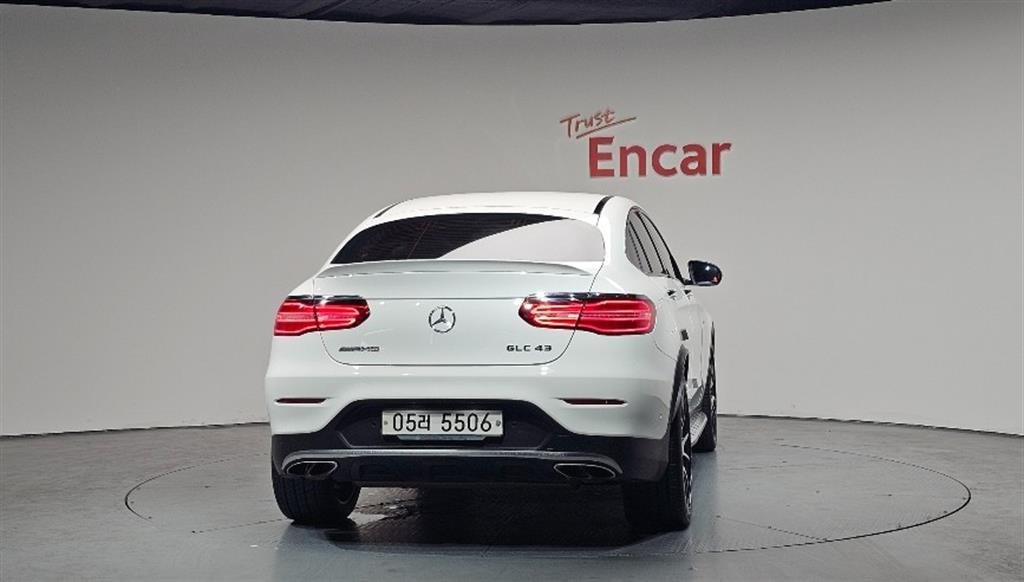 Mercedes Benz GLC Class - Vista 4