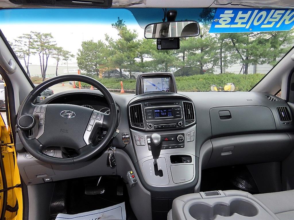 HYUNDAI Starex - Vista 8