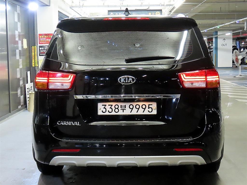 KIA Carnival - Vista 5