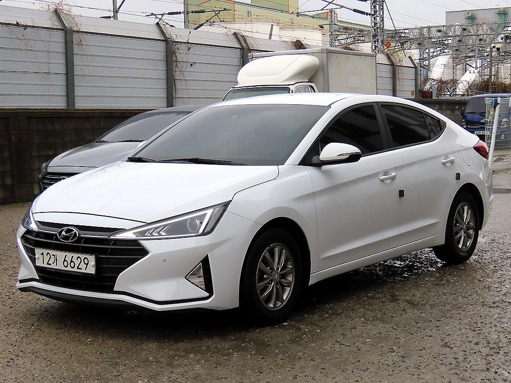 HYUNDAI Avante - Vista 2