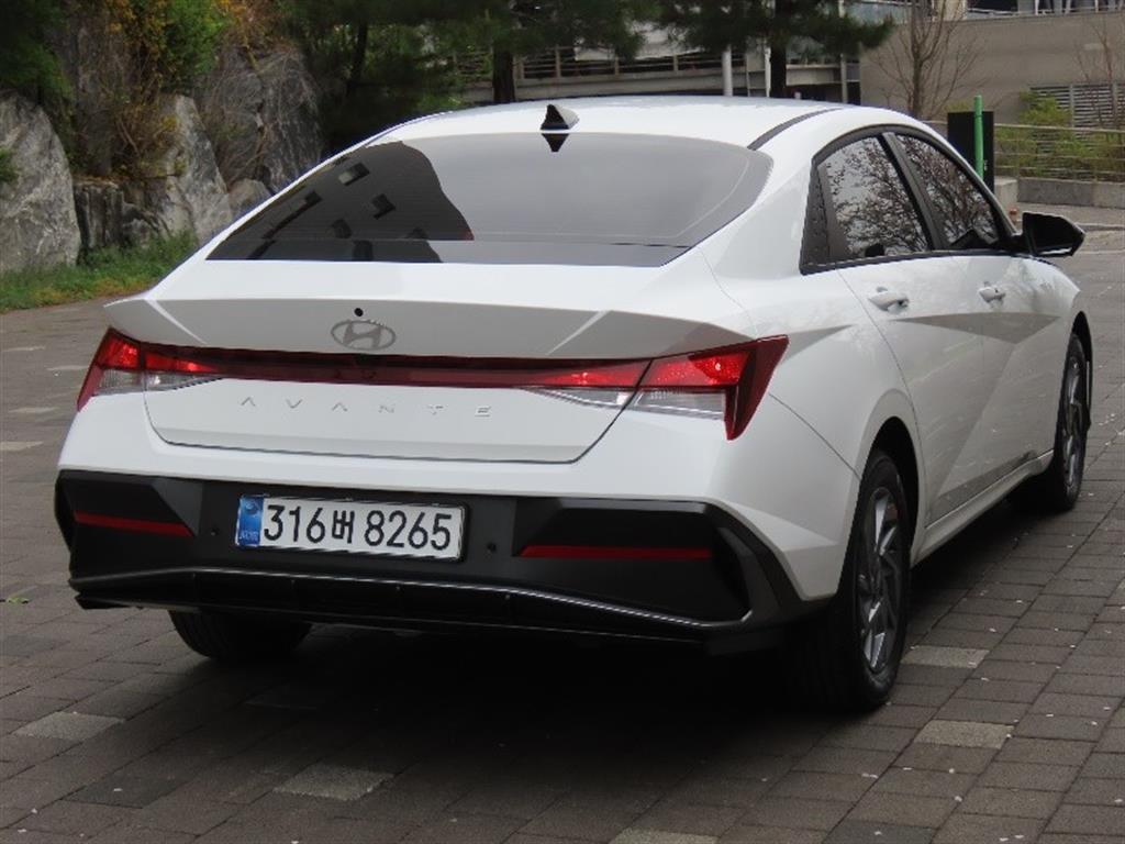 HYUNDAI Avante - Vista 5