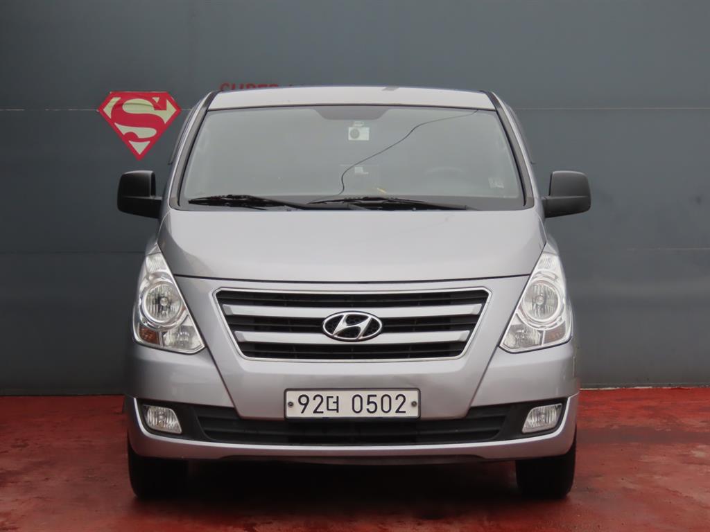 HYUNDAI Starex - Vista 3