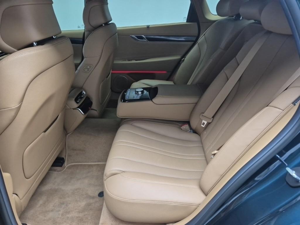 Genesis G80 - Vista 12