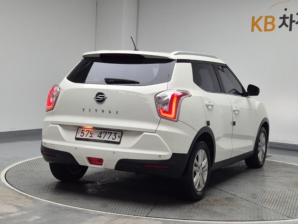 Ssangyong Tivoli - Vista 3