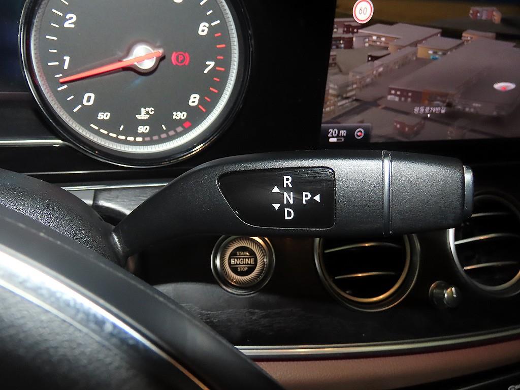 Mercedes Benz E class - Vista 12