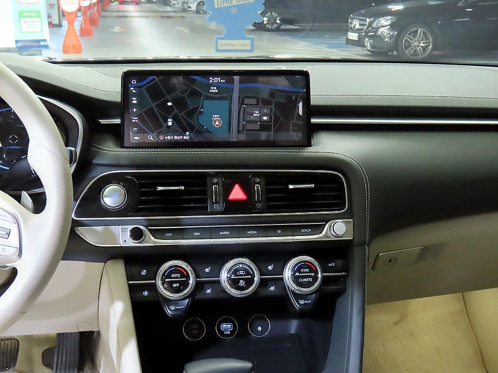 Genesis G70 - Vista 11