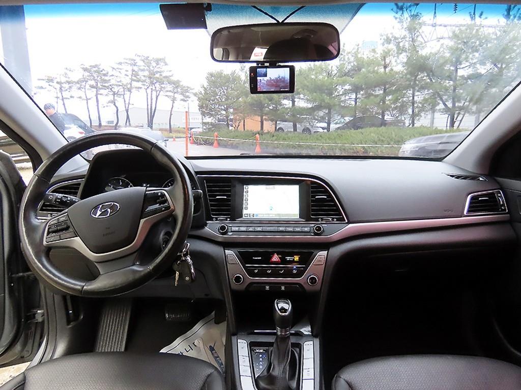 HYUNDAI Avante - Vista 7