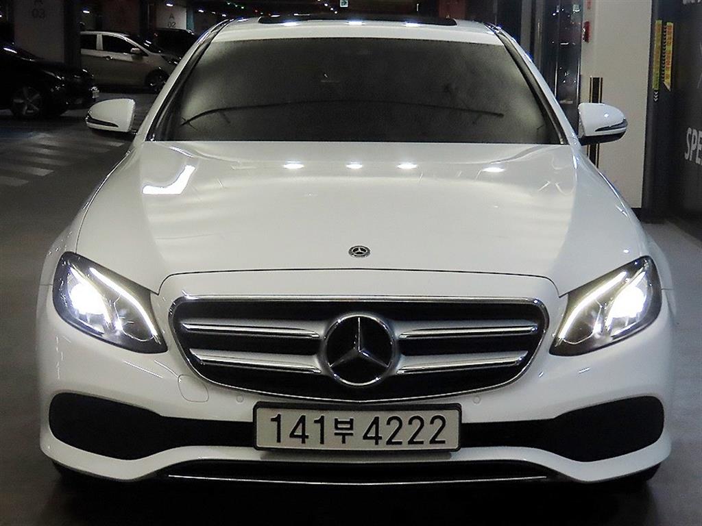 Mercedes Benz E class - Vista 2