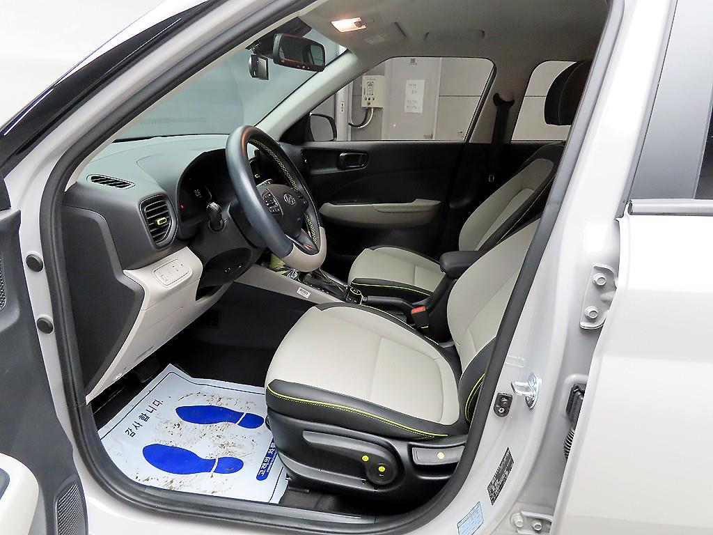 HYUNDAI Venue - Vista 5