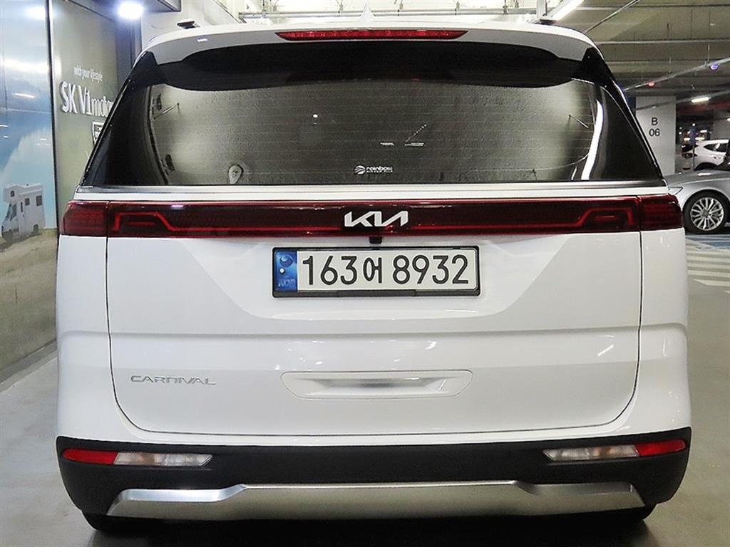 KIA Carnival - Vista 5