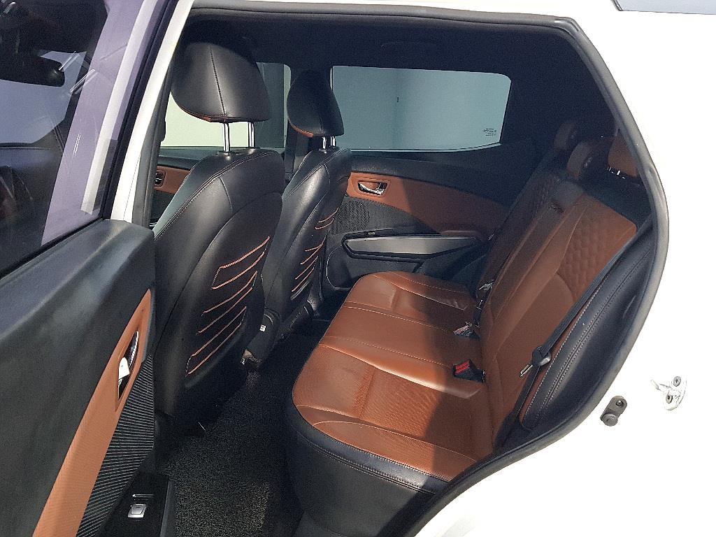 Ssangyong Tivoli - Vista 9