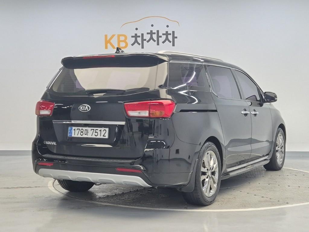 KIA Carnival - Vista 3
