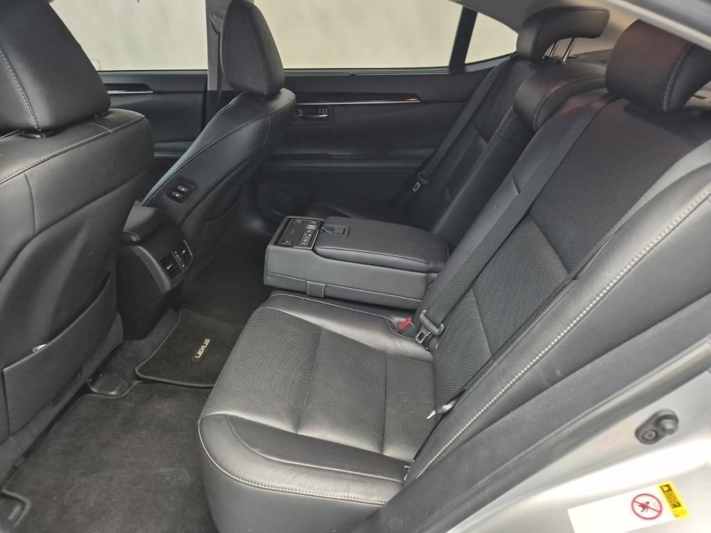 Lexus ES - Vista 11