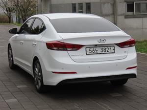 HYUNDAI Avante - Vista 8