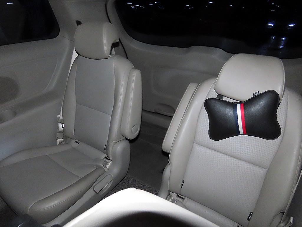 KIA Carnival - Vista 8