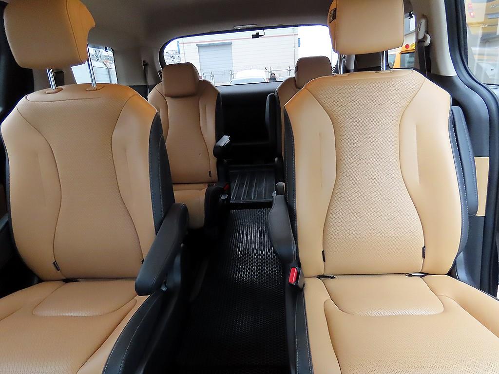 KIA Carnival - Vista 7