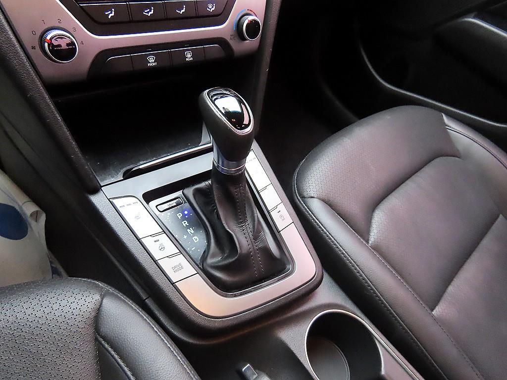 HYUNDAI Avante - Vista 10