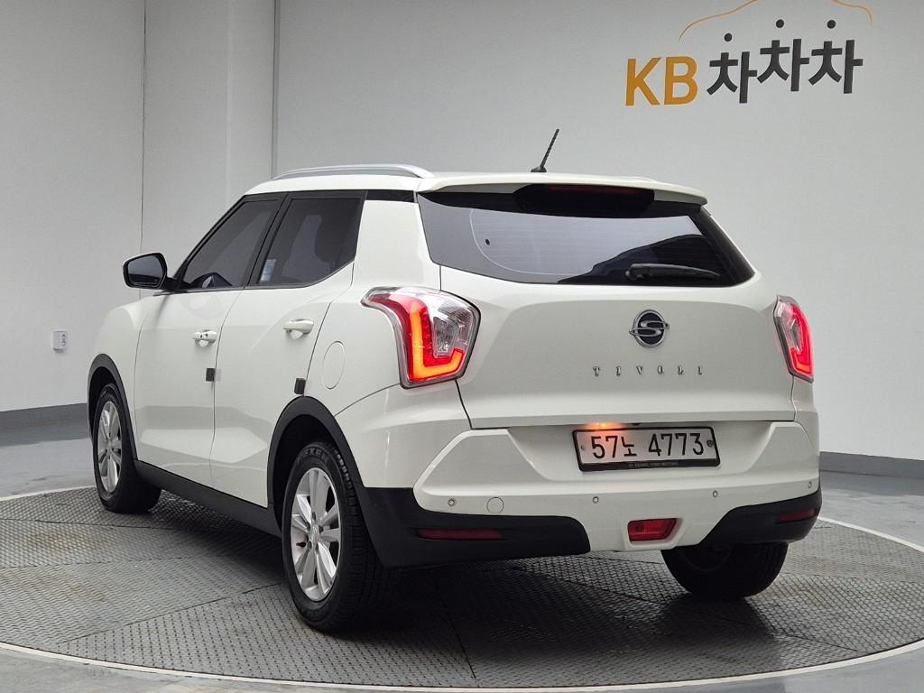 Ssangyong Tivoli - Vista 2
