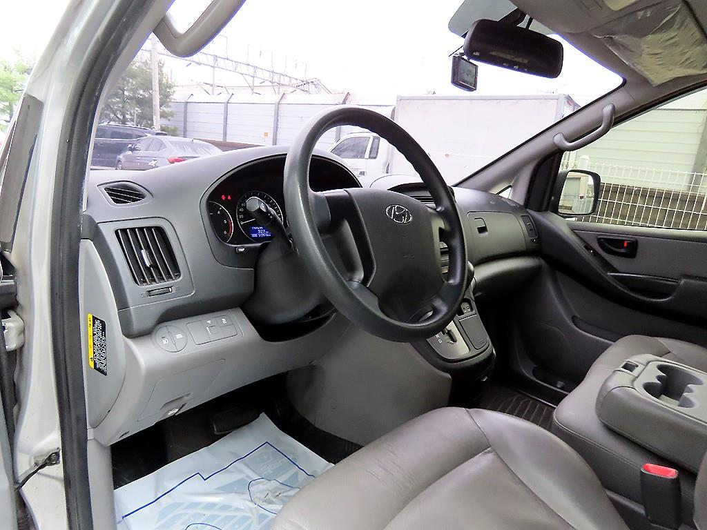 HYUNDAI Starex - Vista 8