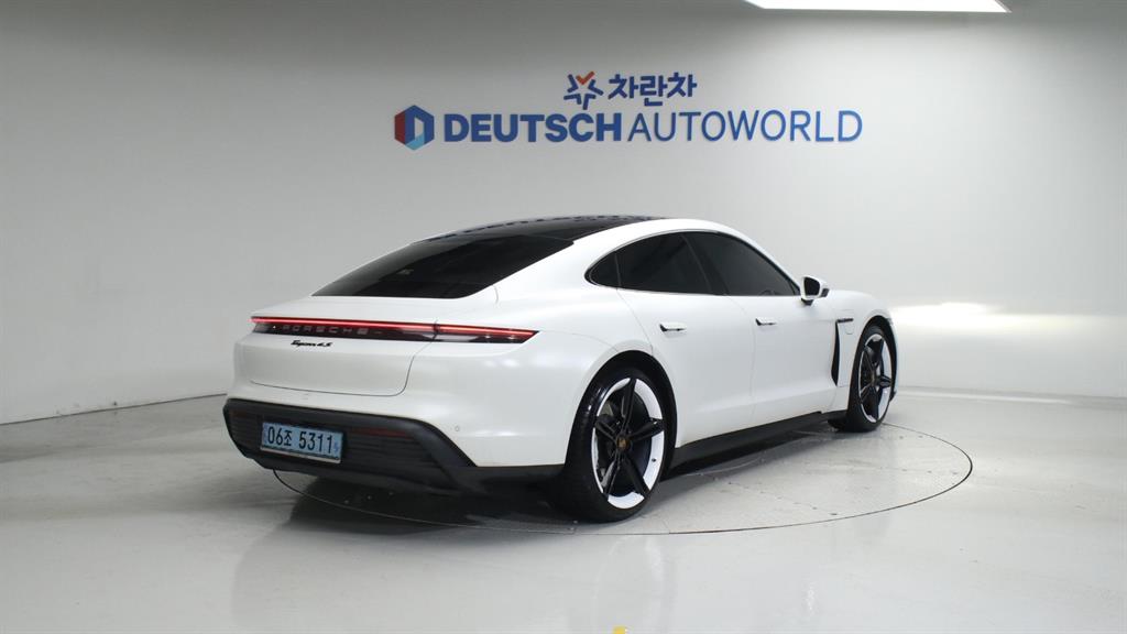 Porsche Taycan - Vista 2